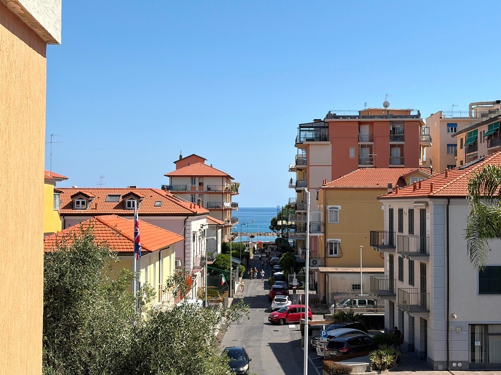 Bilocale vista mare in piazza xxv aprile 6, San Bartolomeo al Mare