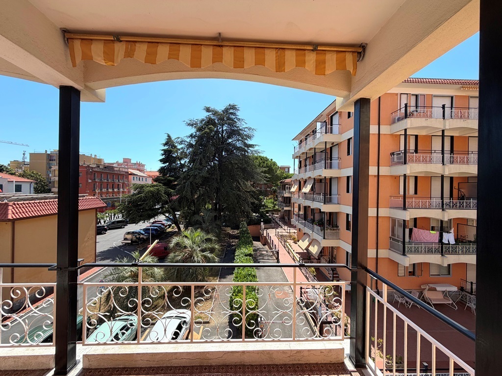 Bilocale vista mare in piazza xxv aprile 6, San Bartolomeo al Mare