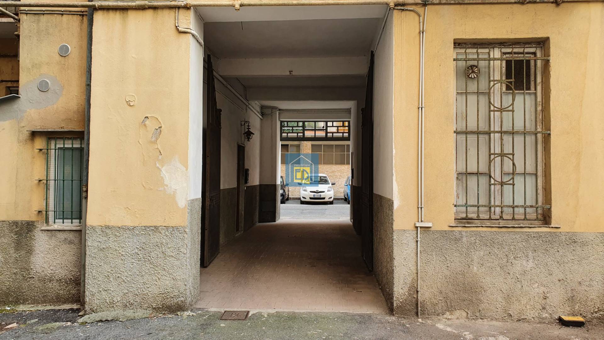 Magazzino in vendita a Savona, Villapiana