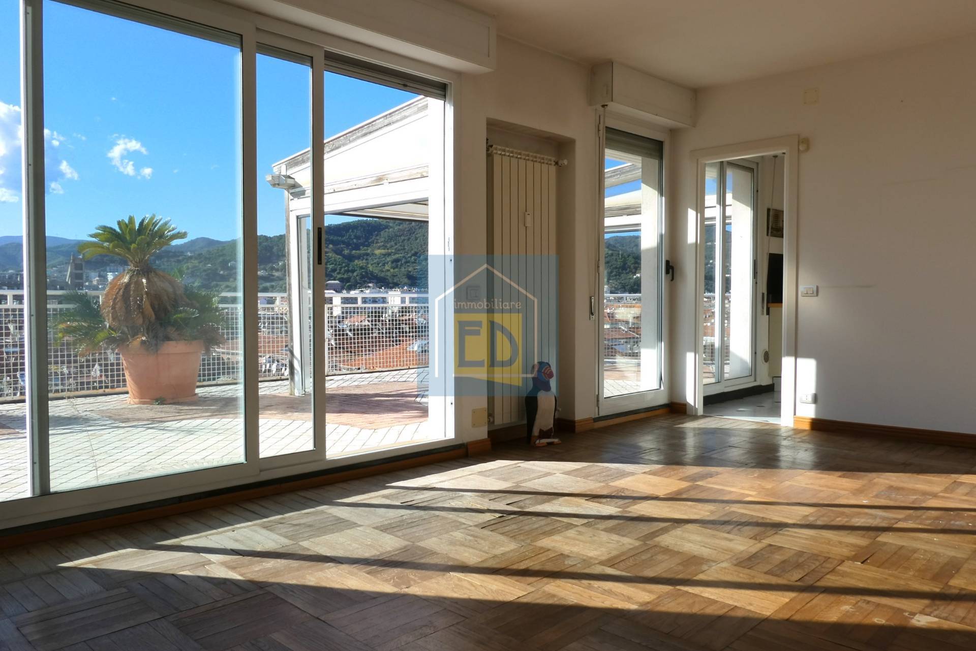 Appartamento in vendita a Savona, Centro