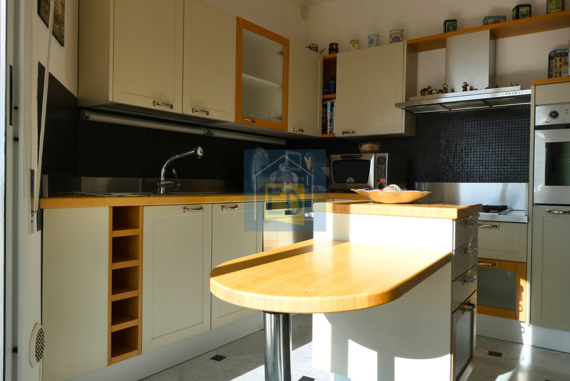 Appartamento in vendita a Savona, Centro