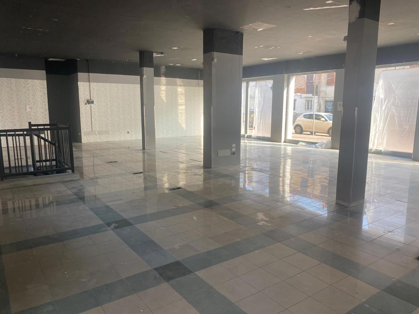 Negozio in affitto a Cornaredo