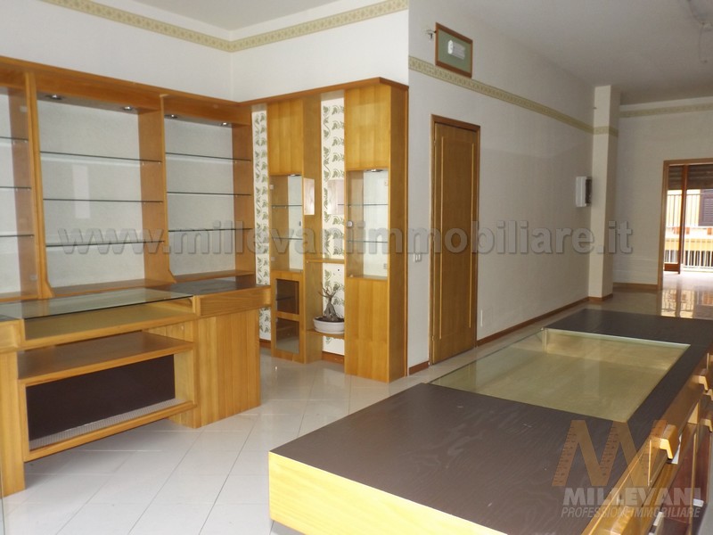 Locale commerciale in vendita a Pozzallo