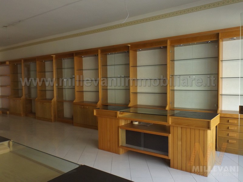 Locale commerciale in vendita a Pozzallo