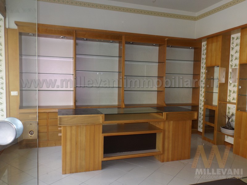 Locale commerciale in vendita a Pozzallo