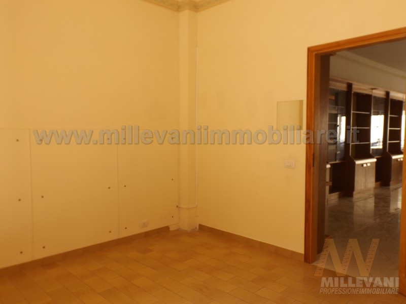 Locale commerciale in vendita a Pozzallo