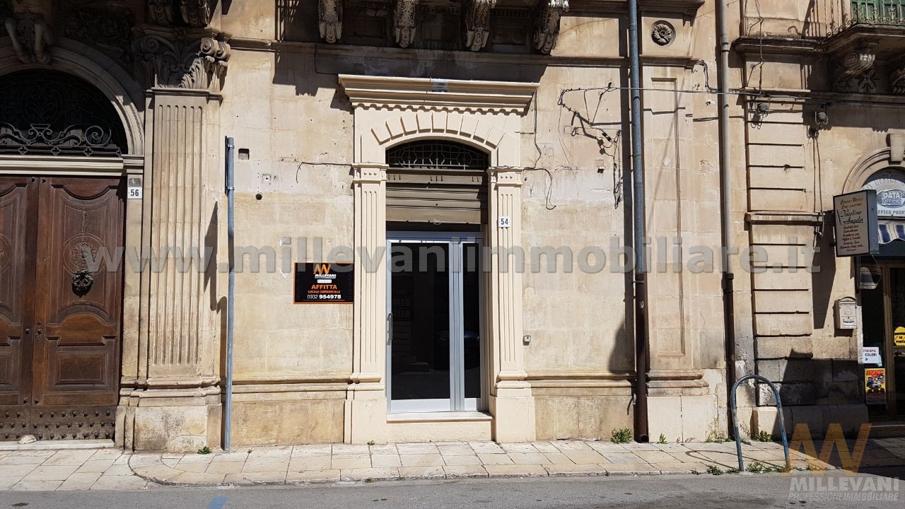 Locale commerciale in affitto a Scicli, Scicli