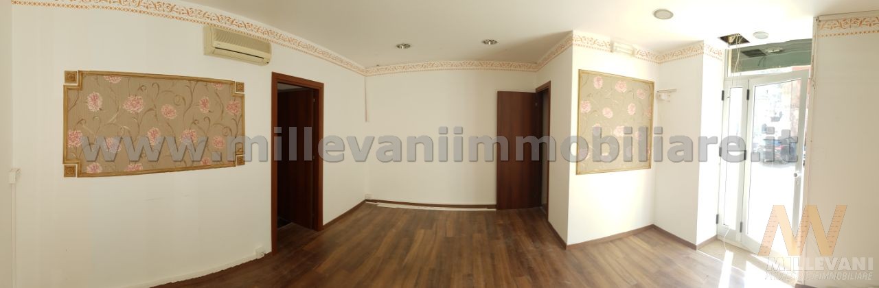 Locale commerciale in affitto a Scicli, Scicli