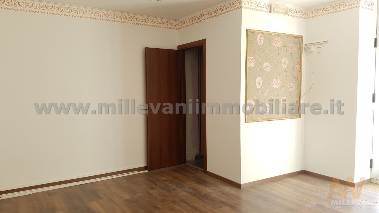 Locale commerciale in affitto a Scicli, Scicli