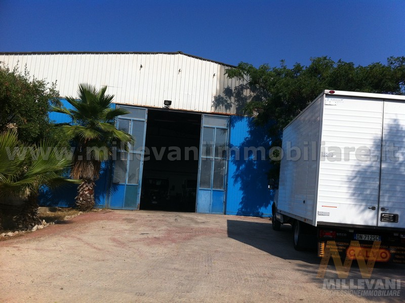 Locale commerciale in affitto a Modica, Maganuco