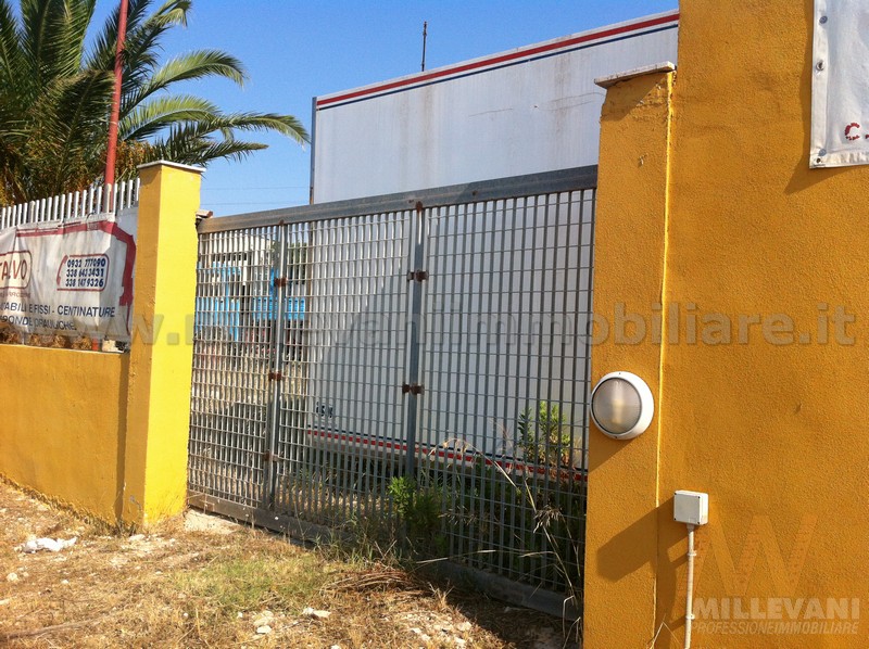 Locale commerciale in affitto a Modica, Maganuco