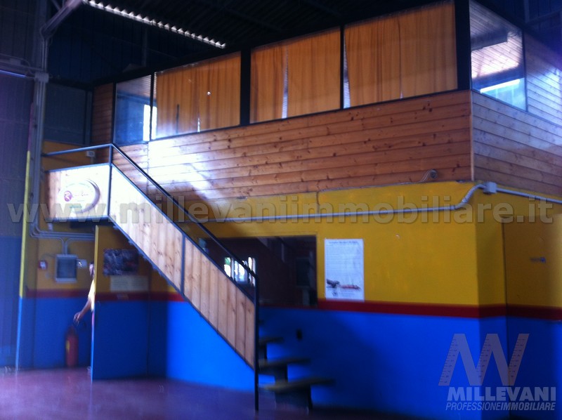 Locale commerciale in affitto a Modica, Maganuco