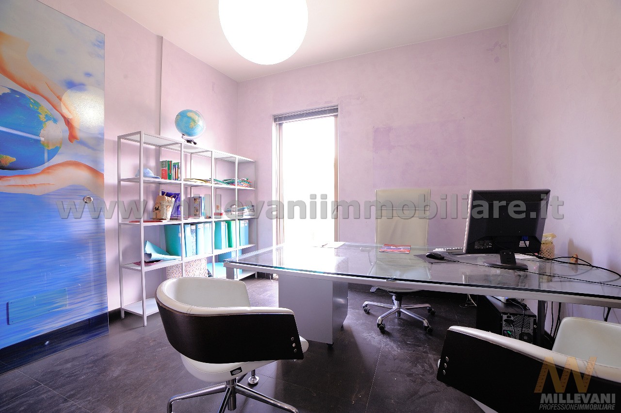 Locale commerciale in vendita a Scicli, Scicli