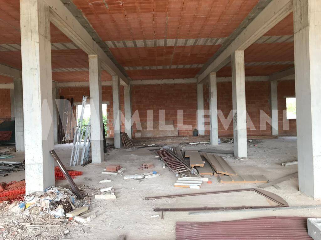 Locale commerciale in vendita a Modica