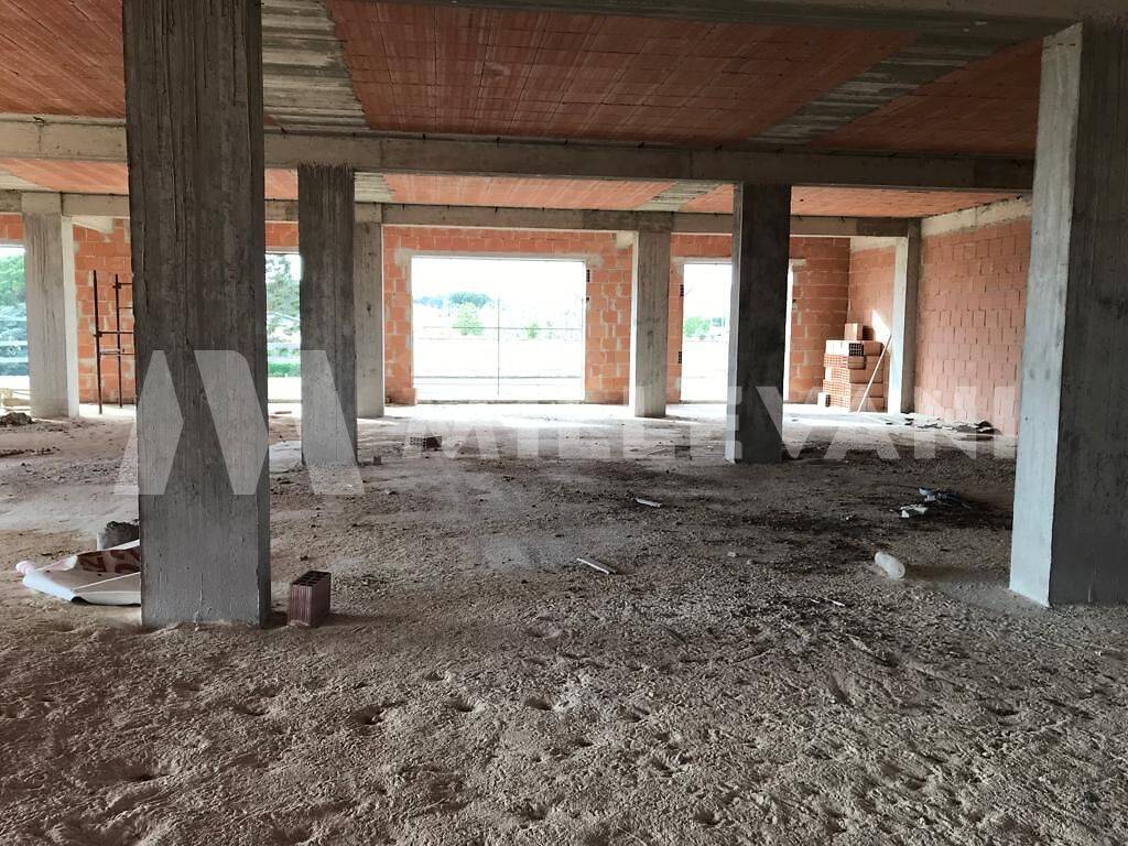 Locale commerciale in vendita a Modica