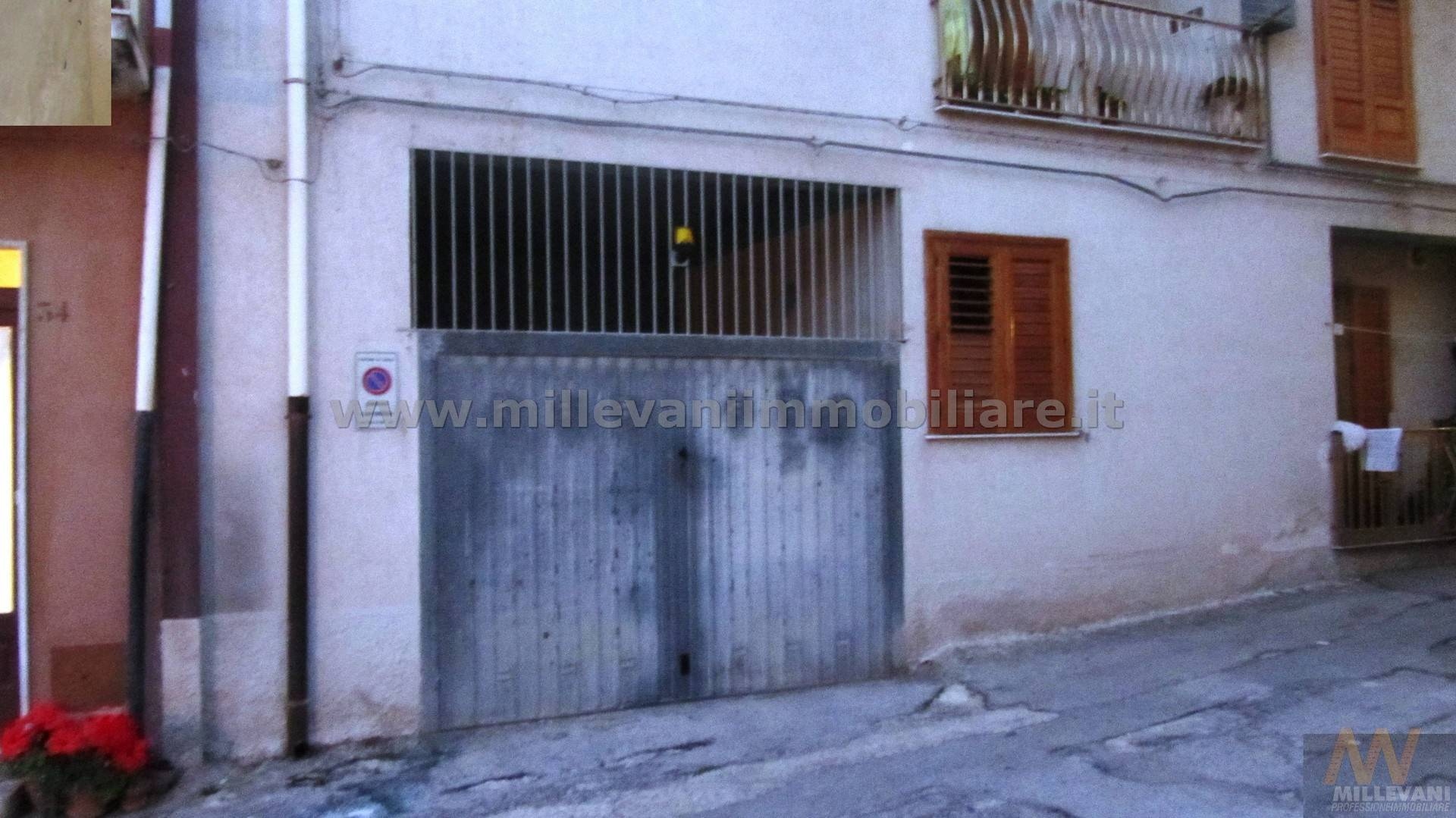 Box o garage in vendita a Scicli