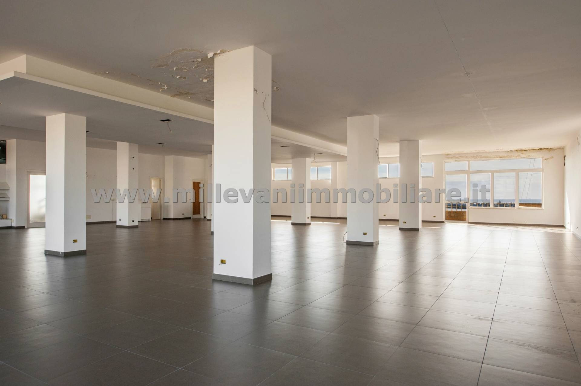 Locale commerciale in vendita a Scicli, Donnalucata