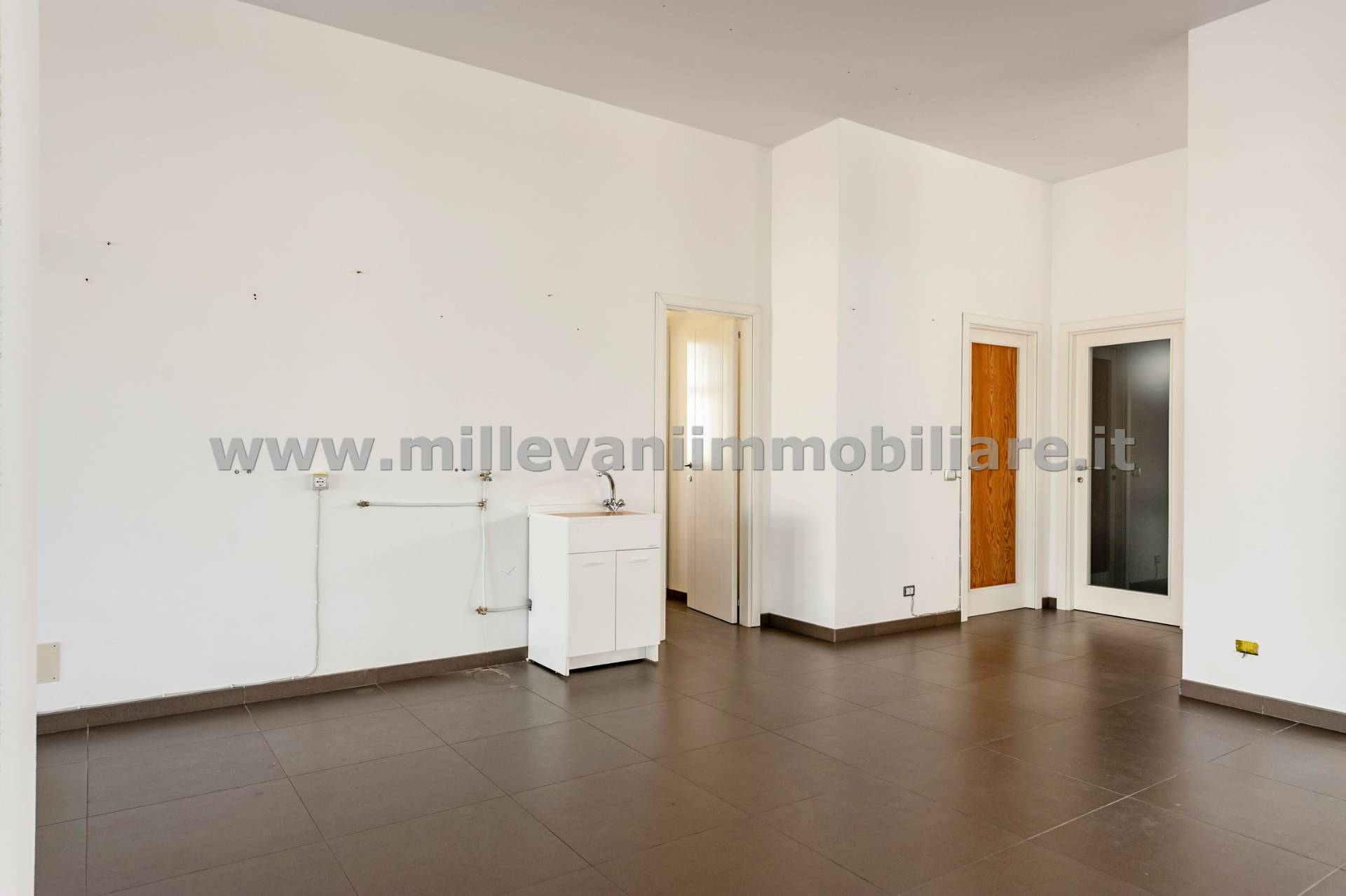 Locale commerciale in vendita a Scicli, Donnalucata