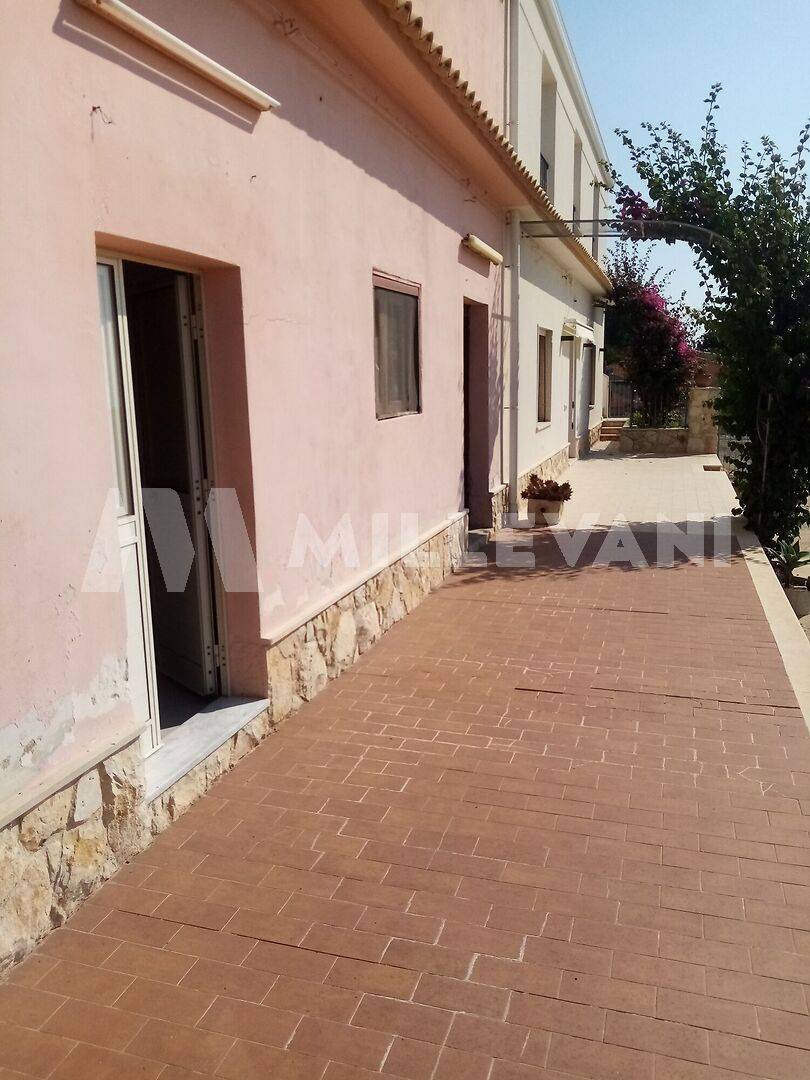 Magazzino in vendita a Pozzallo, Boschi Pisana