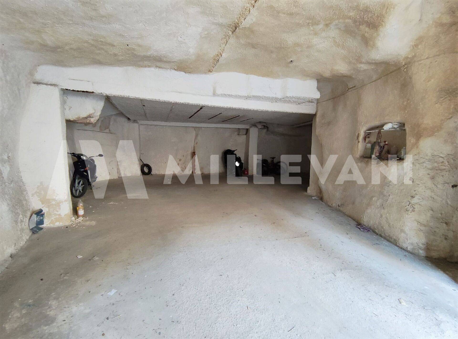 Locale commerciale in vendita a Scicli, San Bartolomeo