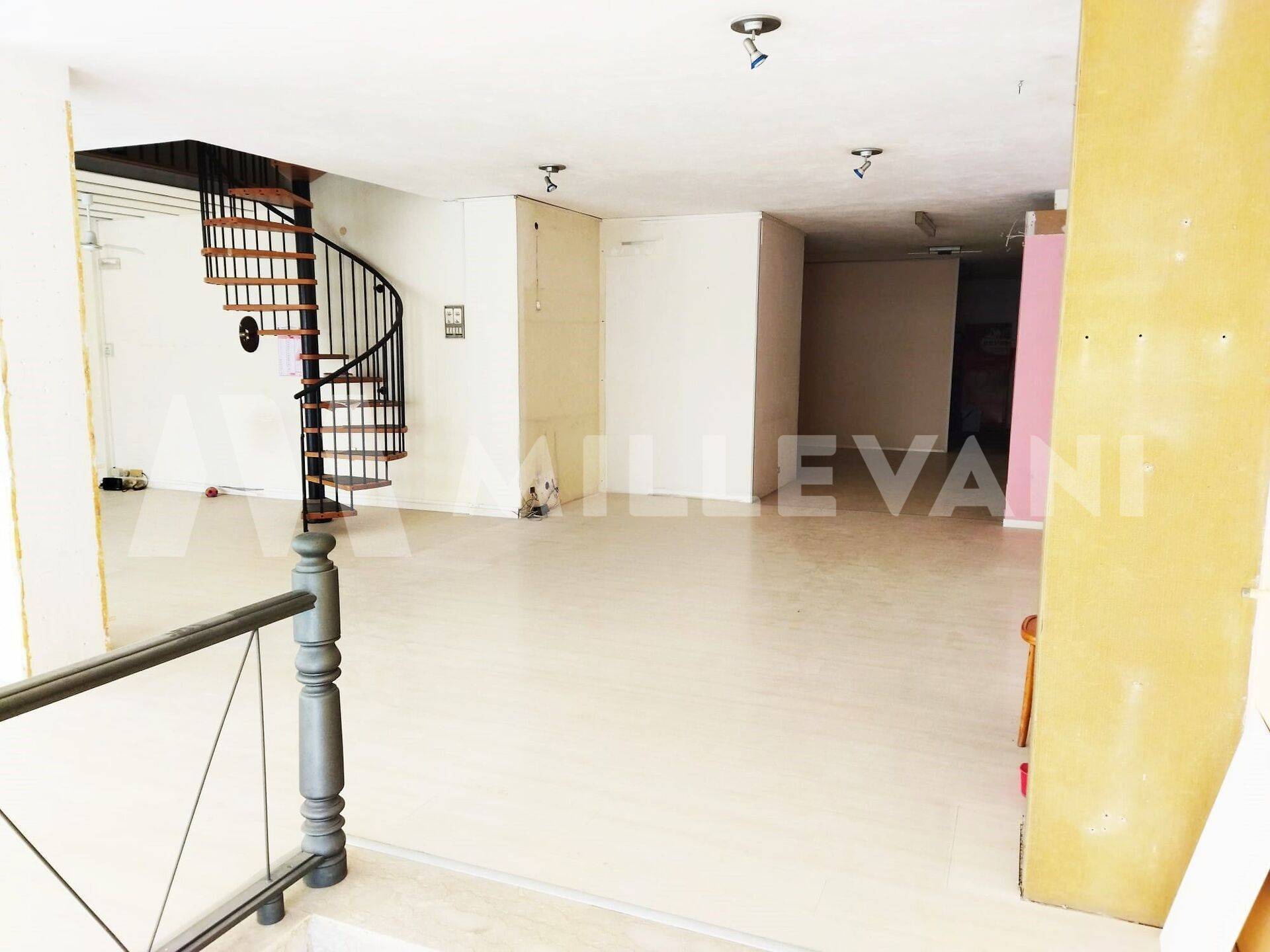 Locale commerciale in vendita a Pozzallo, Corso Vittorio Veneto