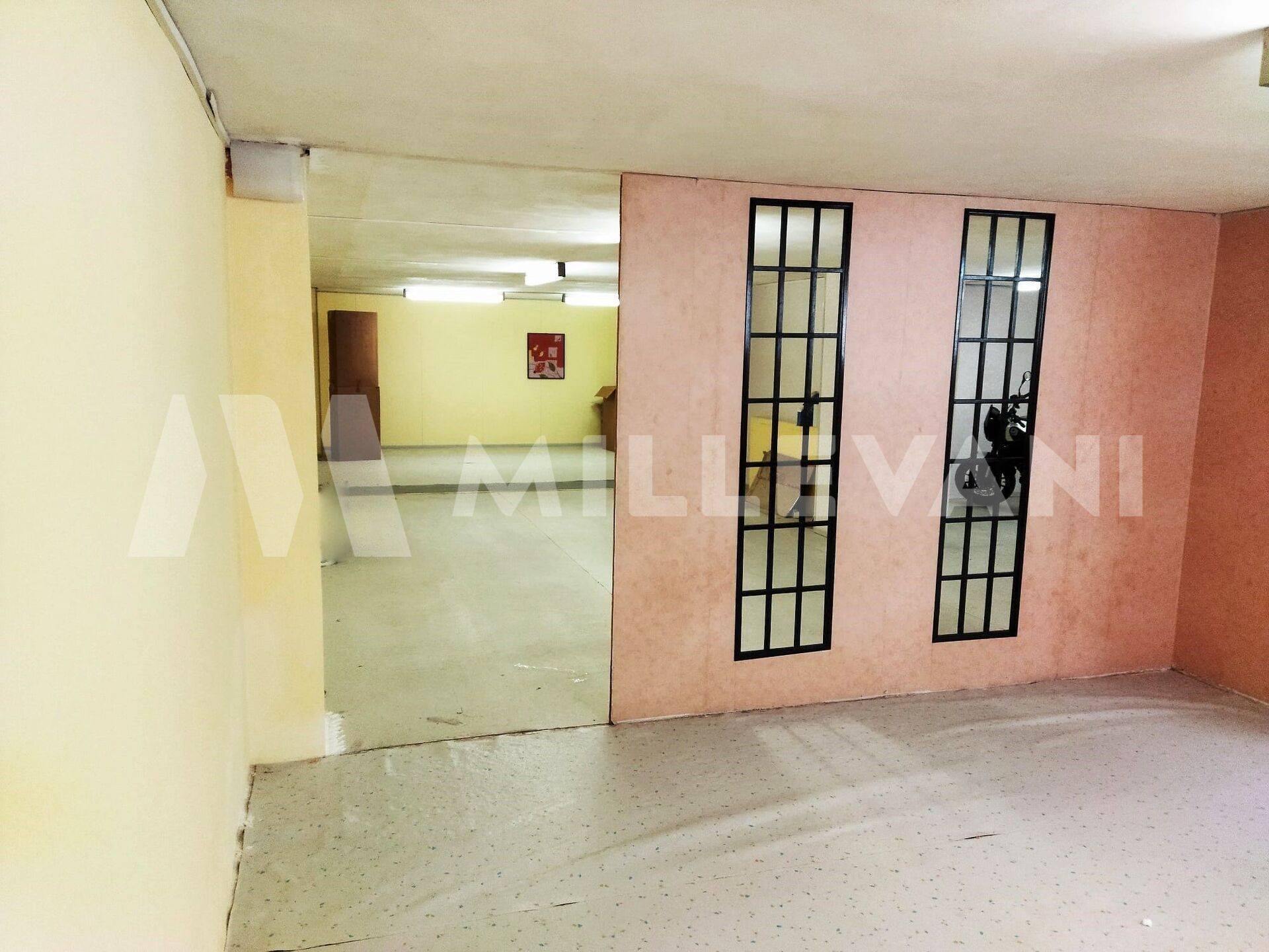 Locale commerciale in vendita a Pozzallo, Corso Vittorio Veneto