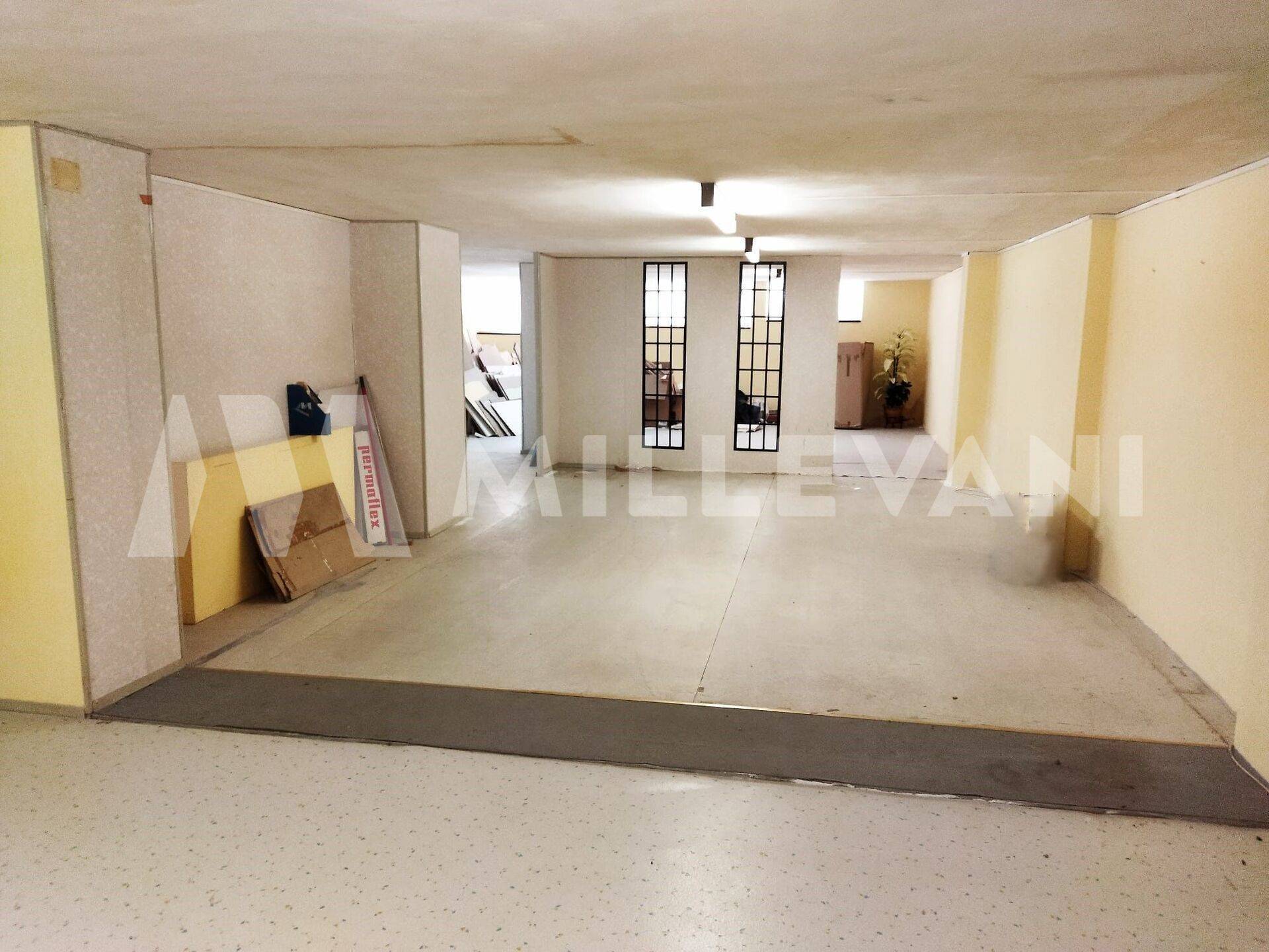 Locale commerciale in vendita a Pozzallo, Corso Vittorio Veneto