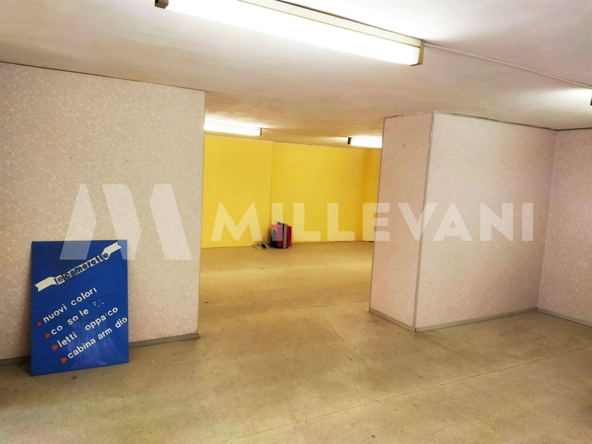 Locale commerciale in vendita a Pozzallo, Corso Vittorio Veneto