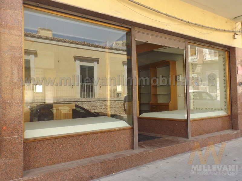 Locale commerciale in vendita a Pozzallo