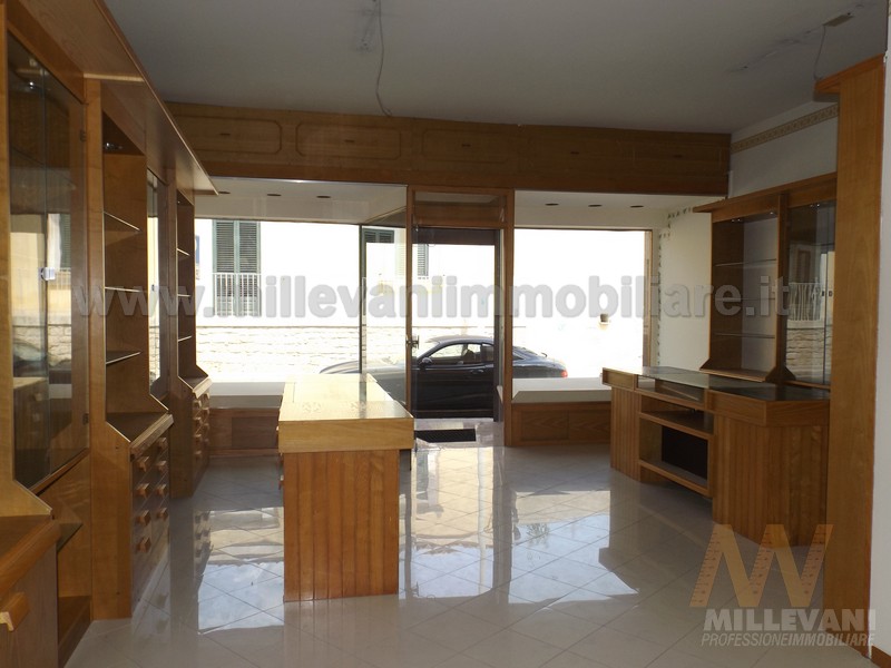 Locale commerciale in vendita a Pozzallo