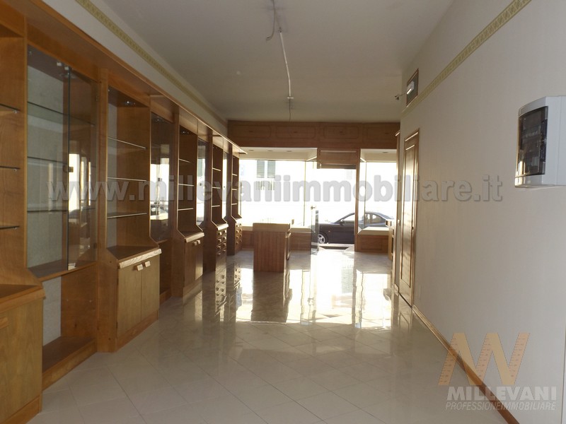 Locale commerciale in vendita a Pozzallo