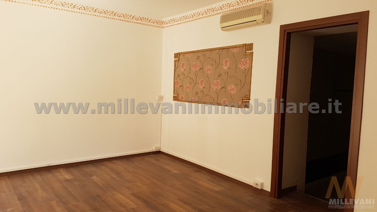 Locale commerciale in affitto a Scicli, Scicli