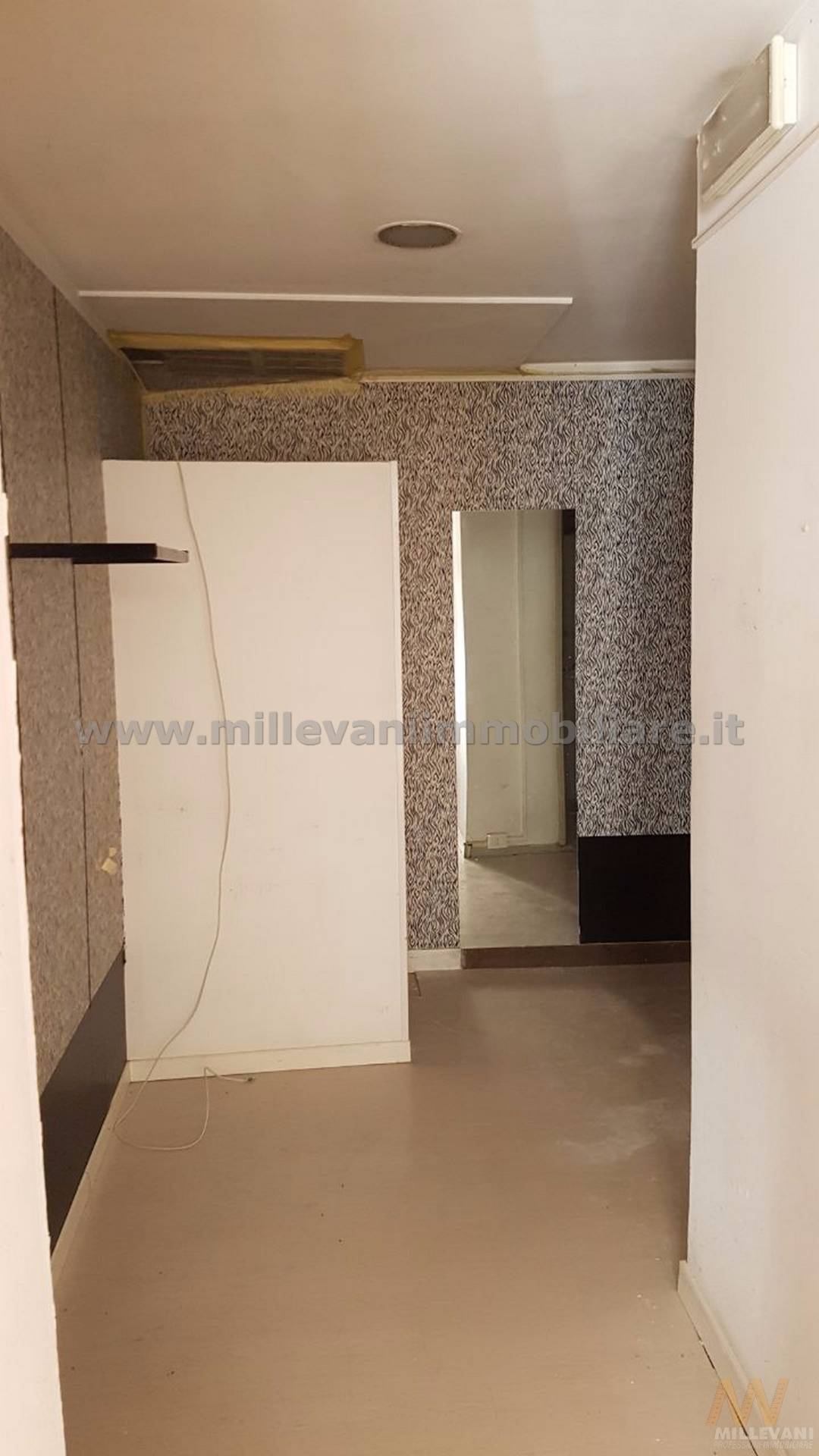 Locale commerciale in affitto a Scicli, Scicli