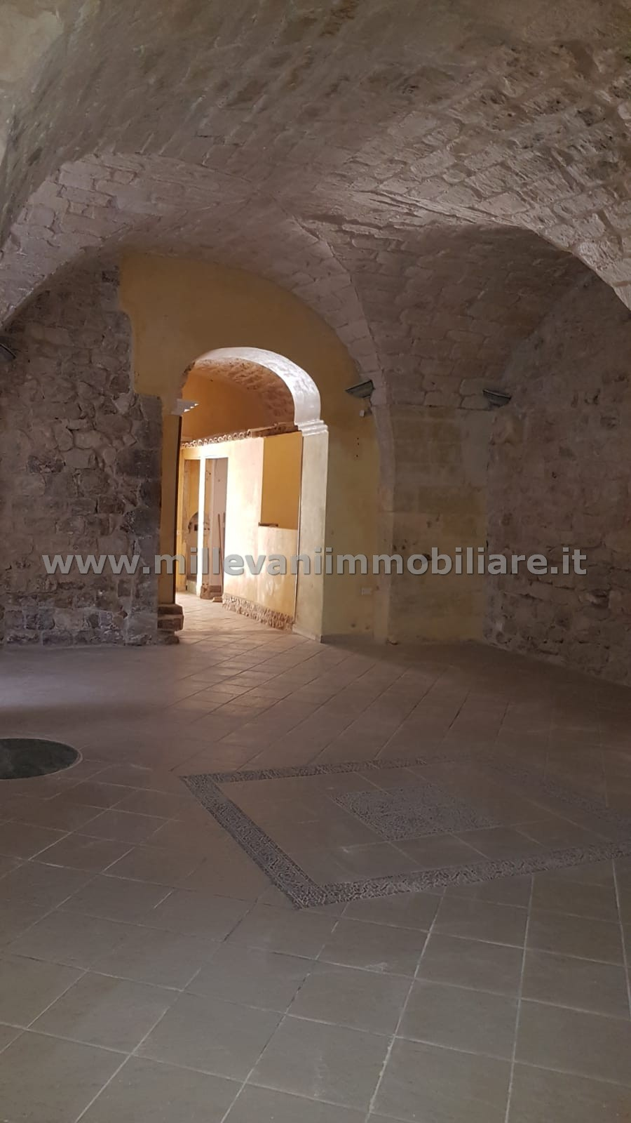 Locale commerciale in vendita a Scicli