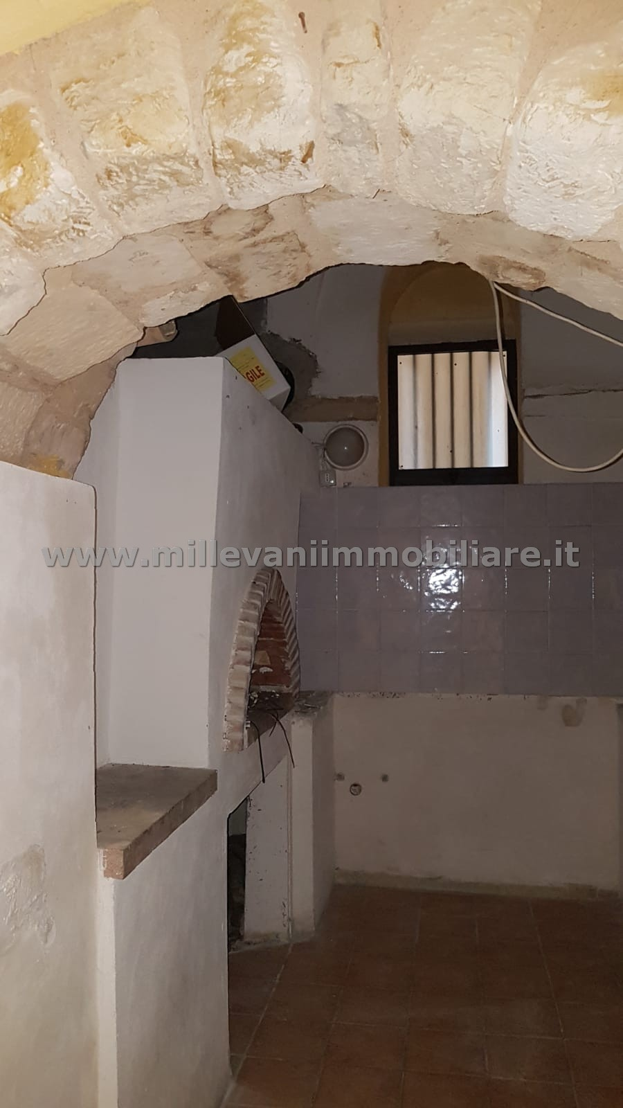 Locale commerciale in vendita a Scicli