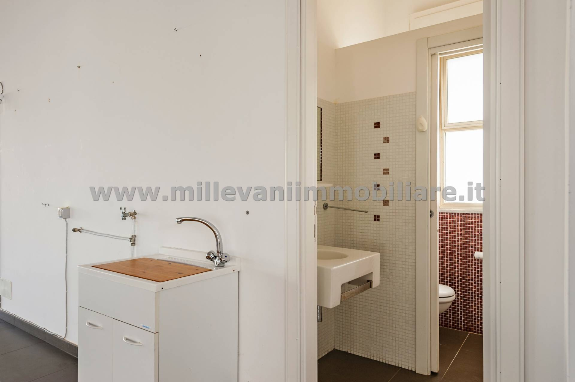 Locale commerciale in vendita a Scicli, Donnalucata