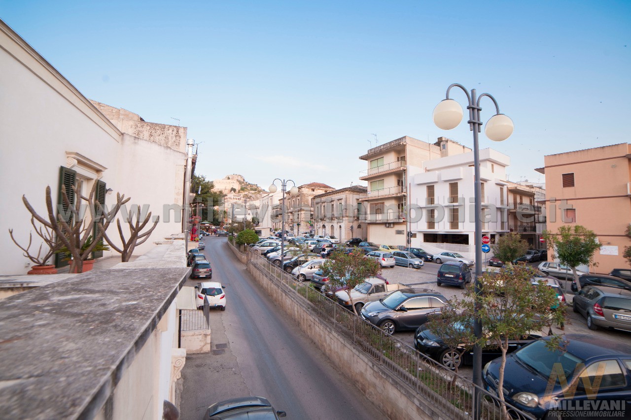 Locale commerciale in vendita a Scicli, Scicli