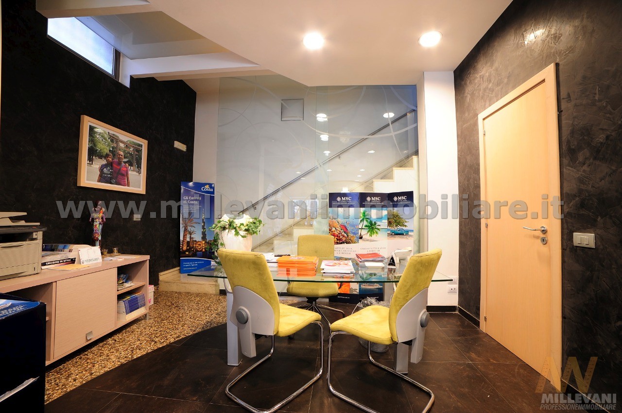 Locale commerciale in vendita a Scicli, Scicli