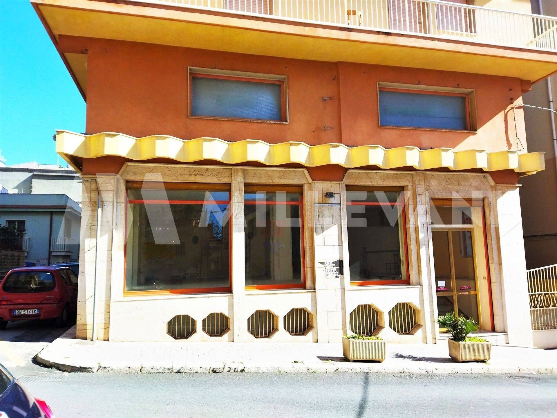 Locale commerciale in vendita a Pozzallo, Corso Vittorio Veneto