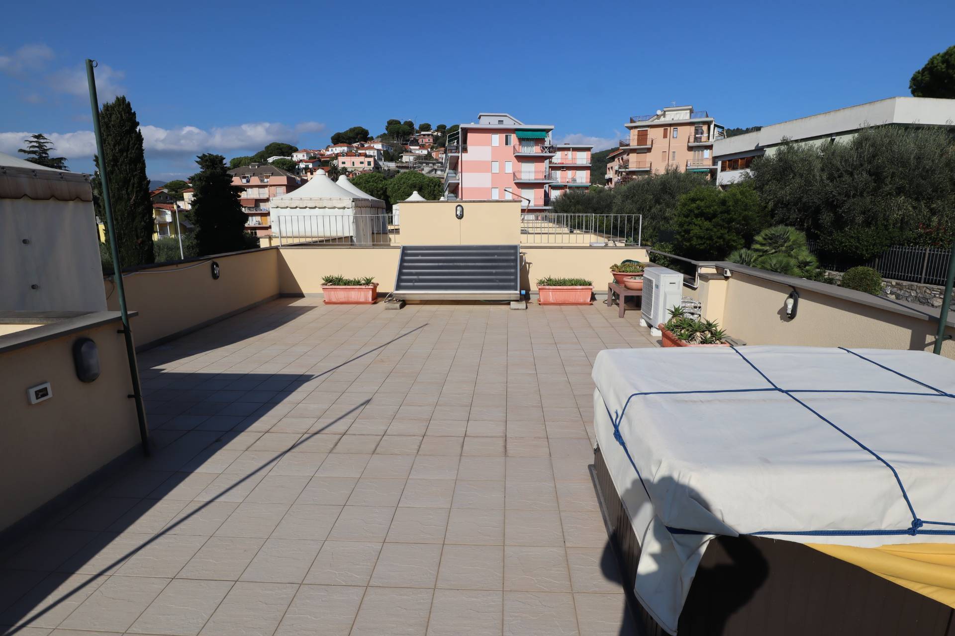 Villa con terrazzo a Andora