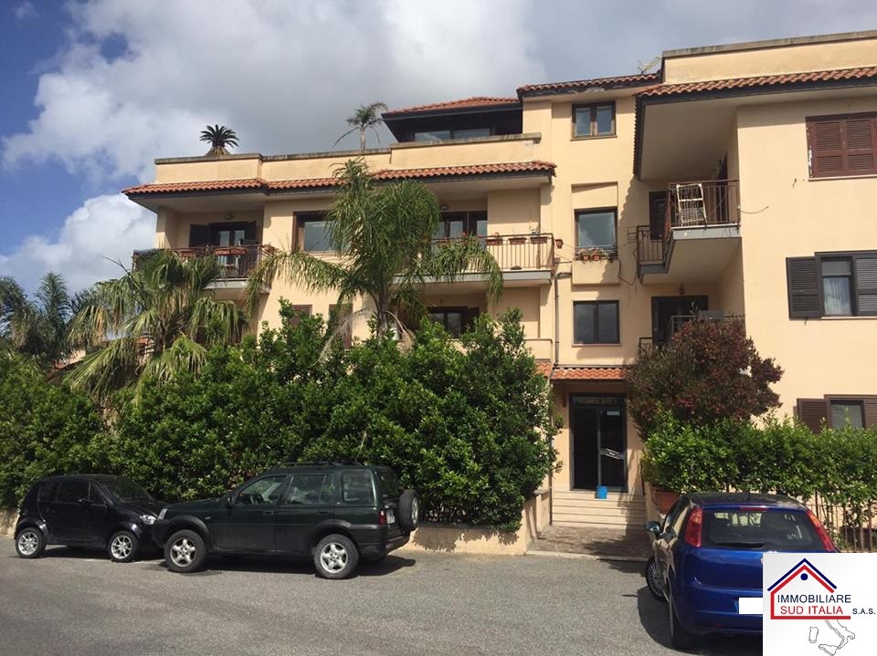 Appartamento con posto auto scoperto Giugliano in Campania licola