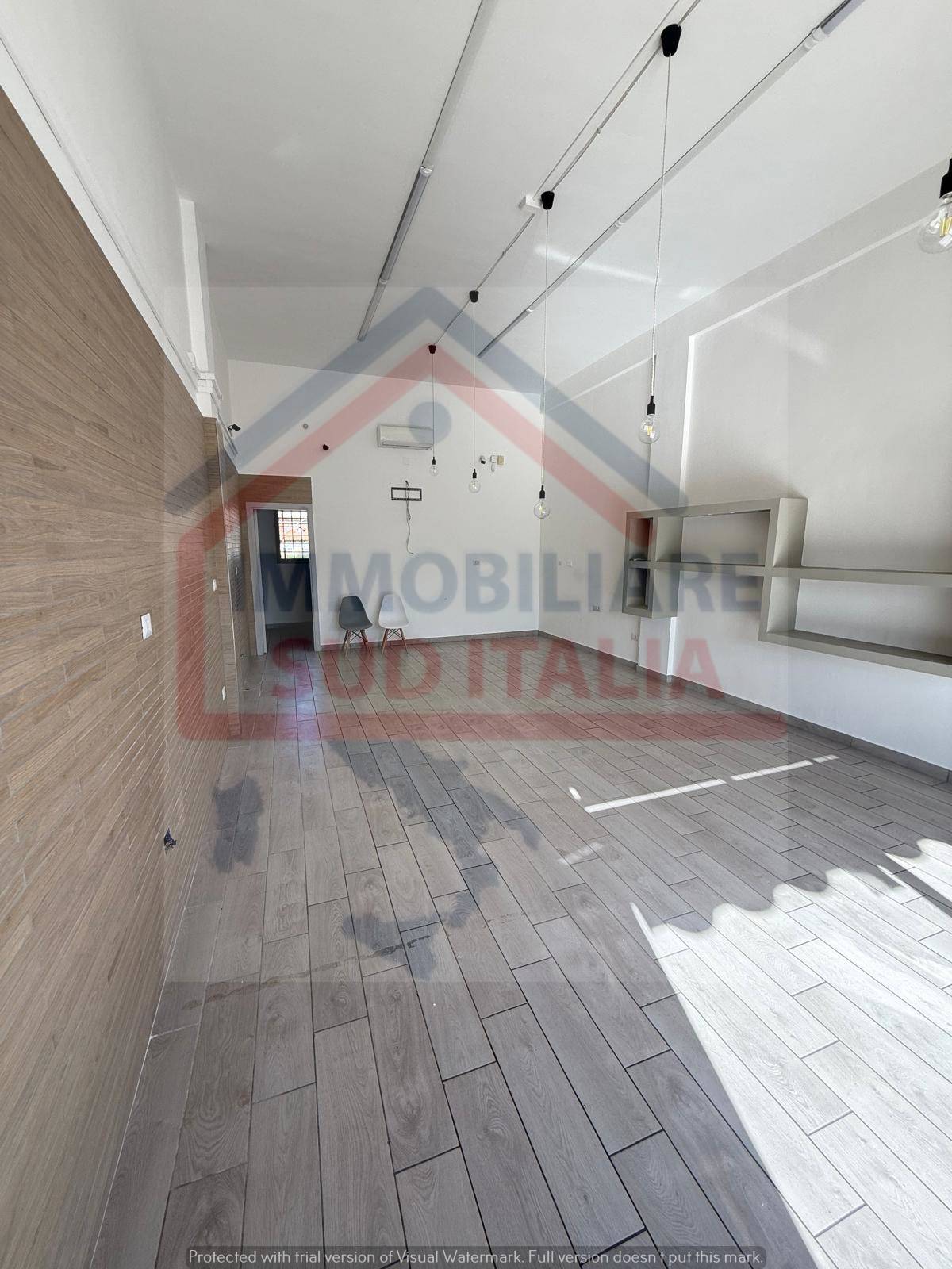 Locale commerciale in affitto a Giugliano in Campania, Varcaturo