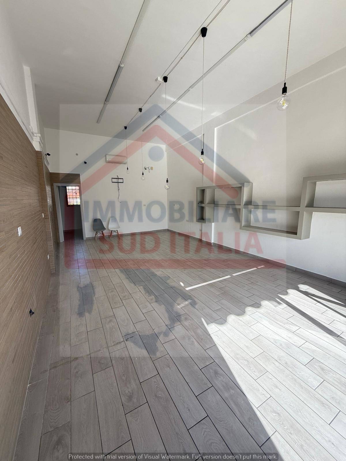 Locale commerciale in affitto a Giugliano in Campania, Varcaturo