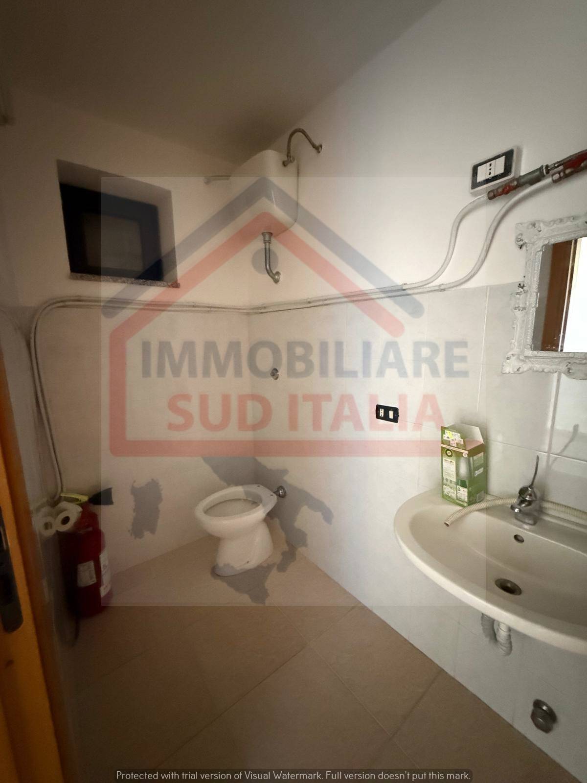 Locale commerciale in affitto a Giugliano in Campania, Varcaturo