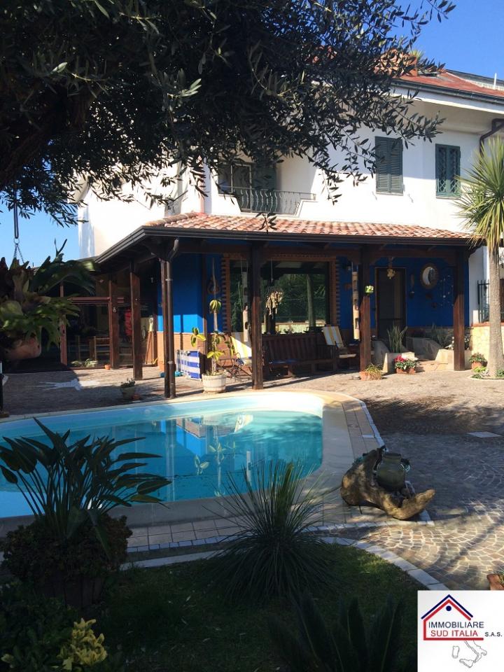 Villette a schiera in vendita a Giugliano in Campania, Varcaturo