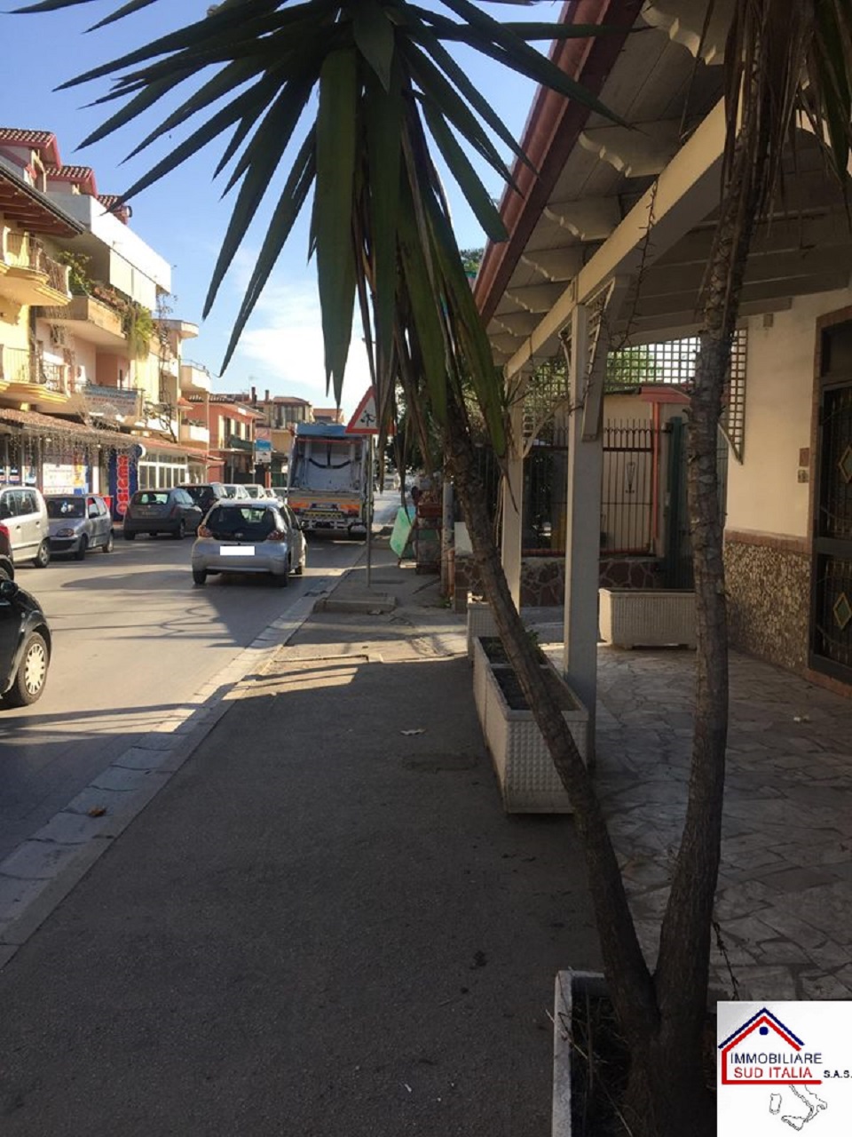 Locale commerciale in vendita a Parete