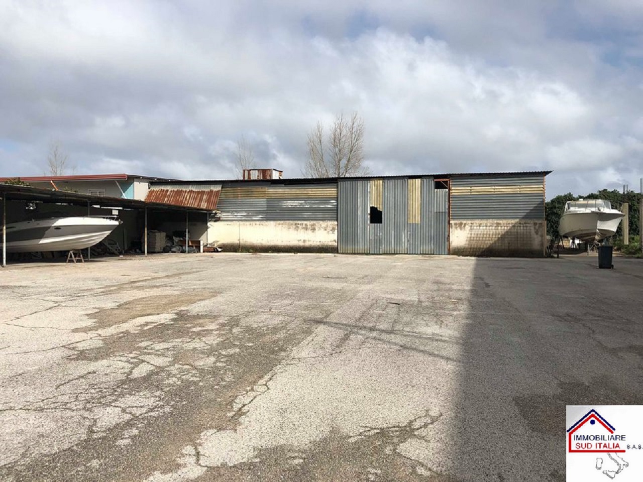 Capannone in vendita a Giugliano in Campania