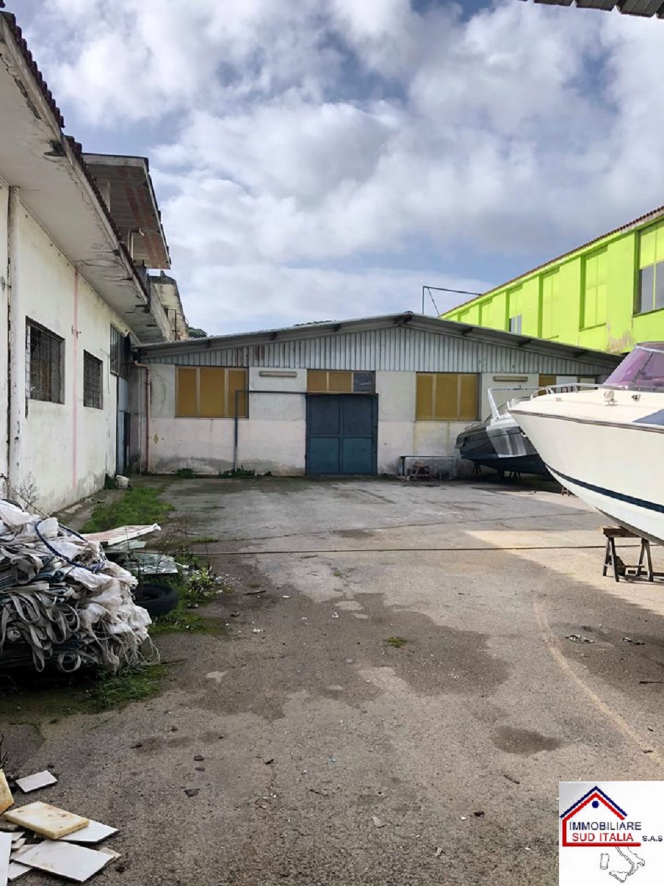 Capannone in vendita a Giugliano in Campania
