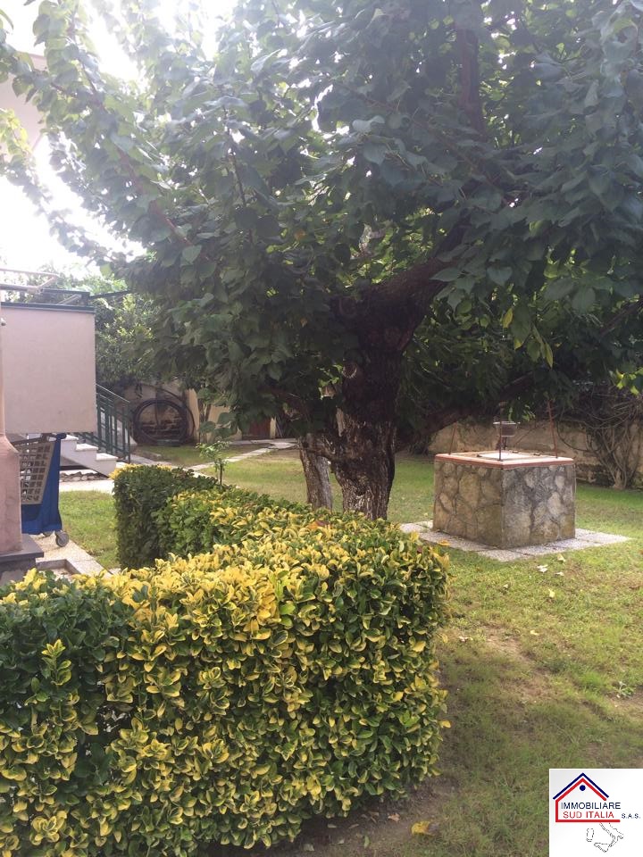 Villa in vendita a Giugliano in Campania, Varcaturo