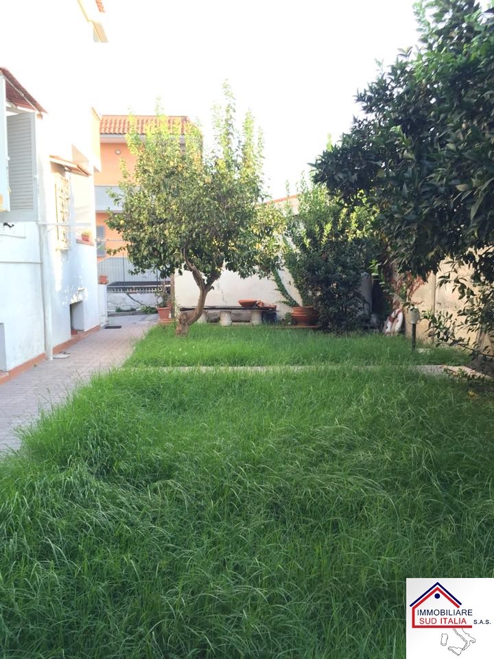 Villa in vendita a Giugliano in Campania, Varcaturo